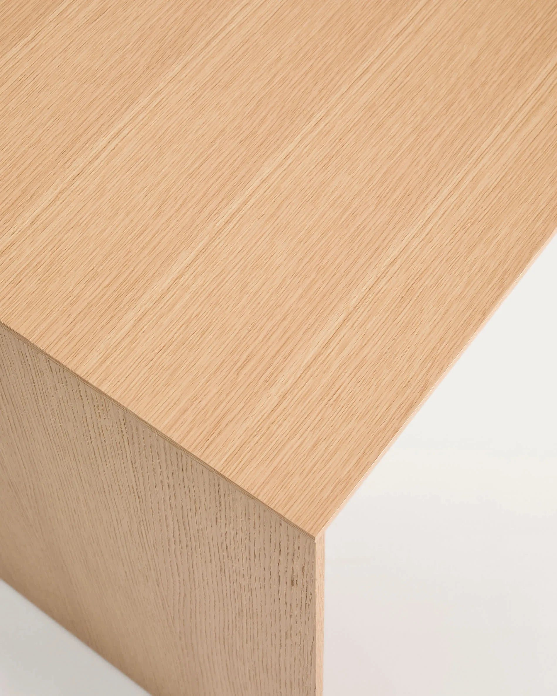 Japandi Schreibtisch aus hellem Holz