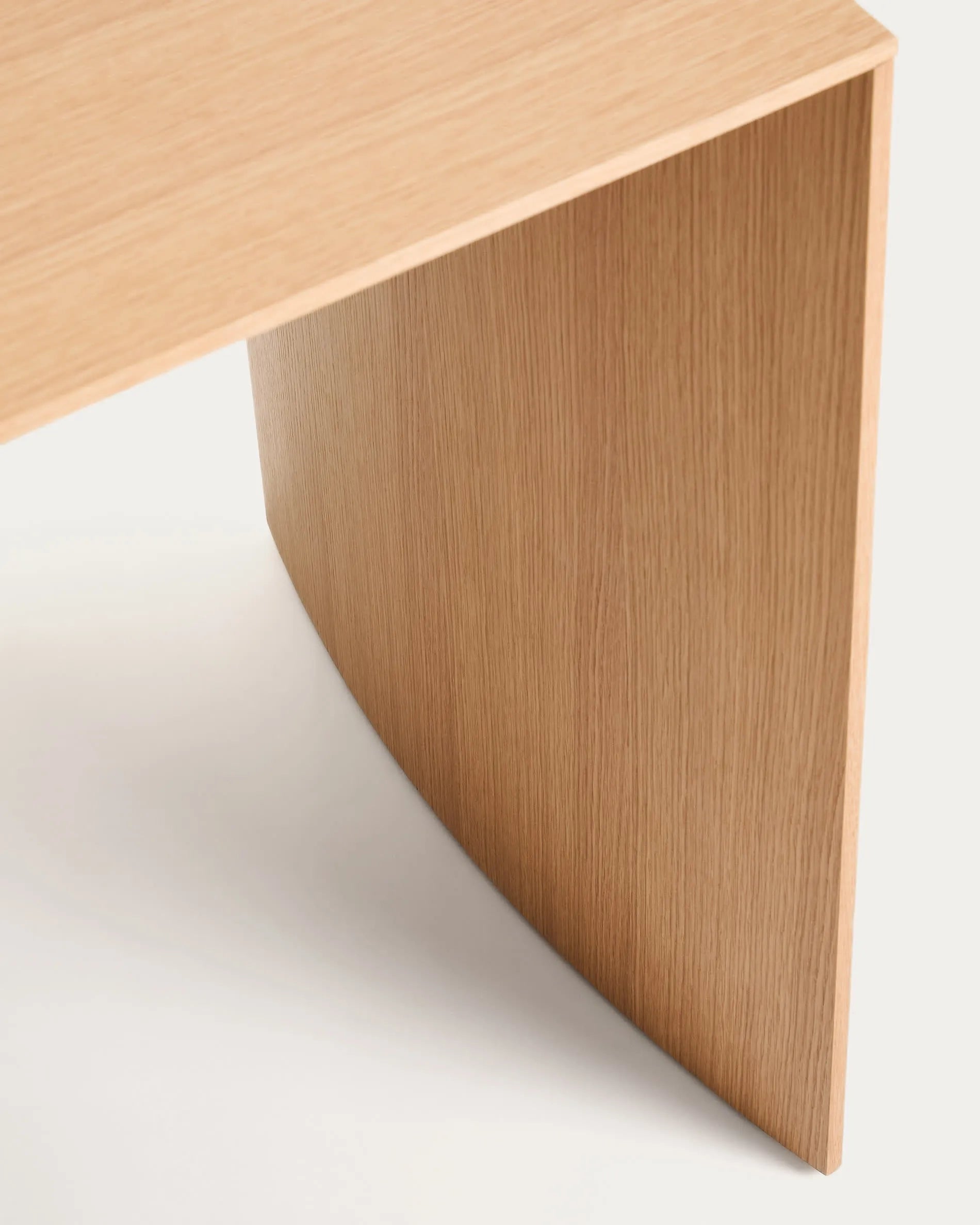 Japandi Schreibtisch aus hellem Holz