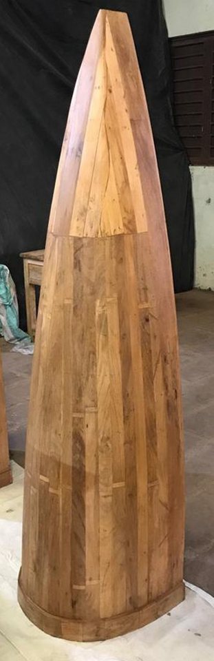 Japandi Wandregal in Bootsform aus Mangoholz