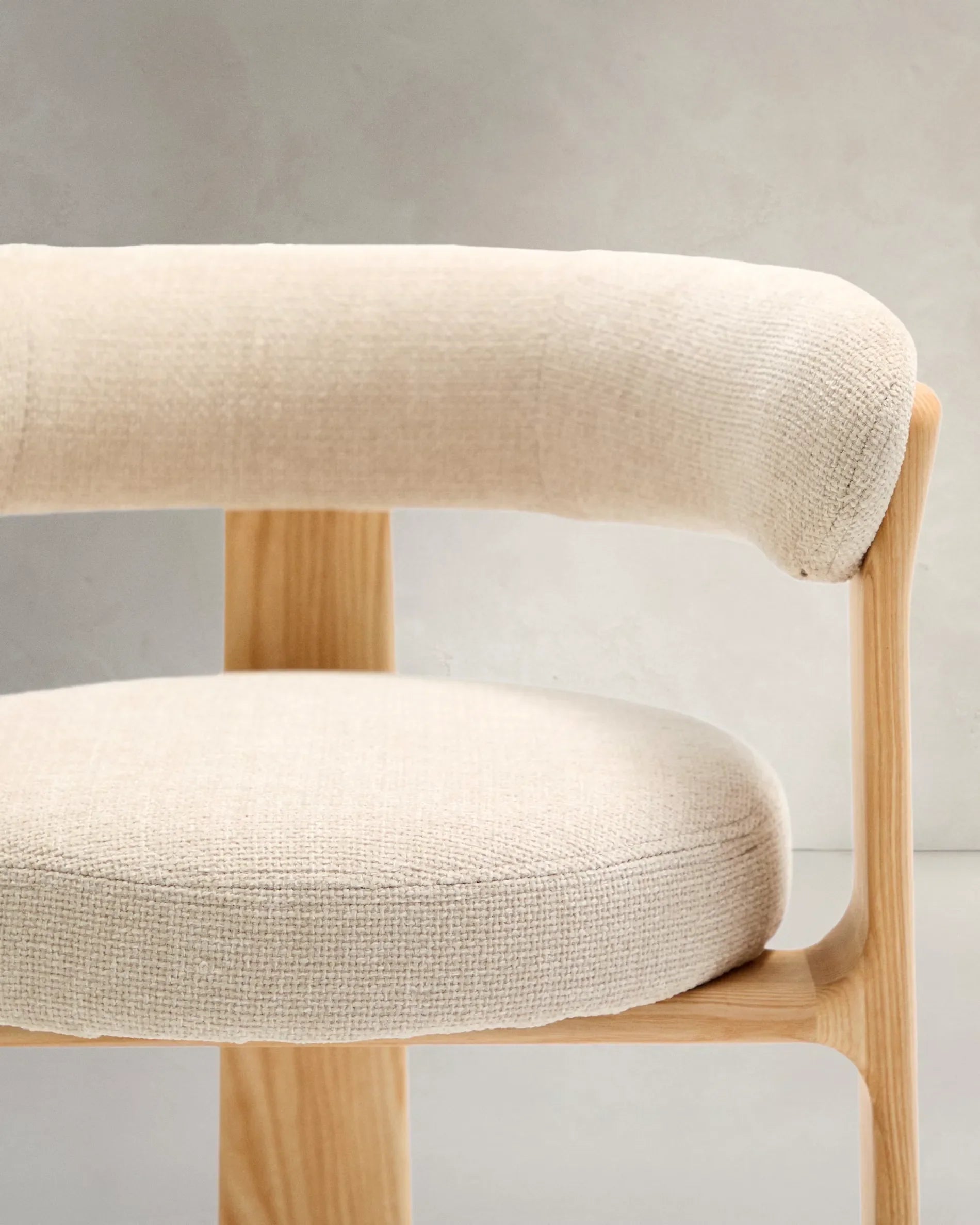 Beiger Chenille-Sessel im Japandi-Stil mit Natürlicher Oberfläche