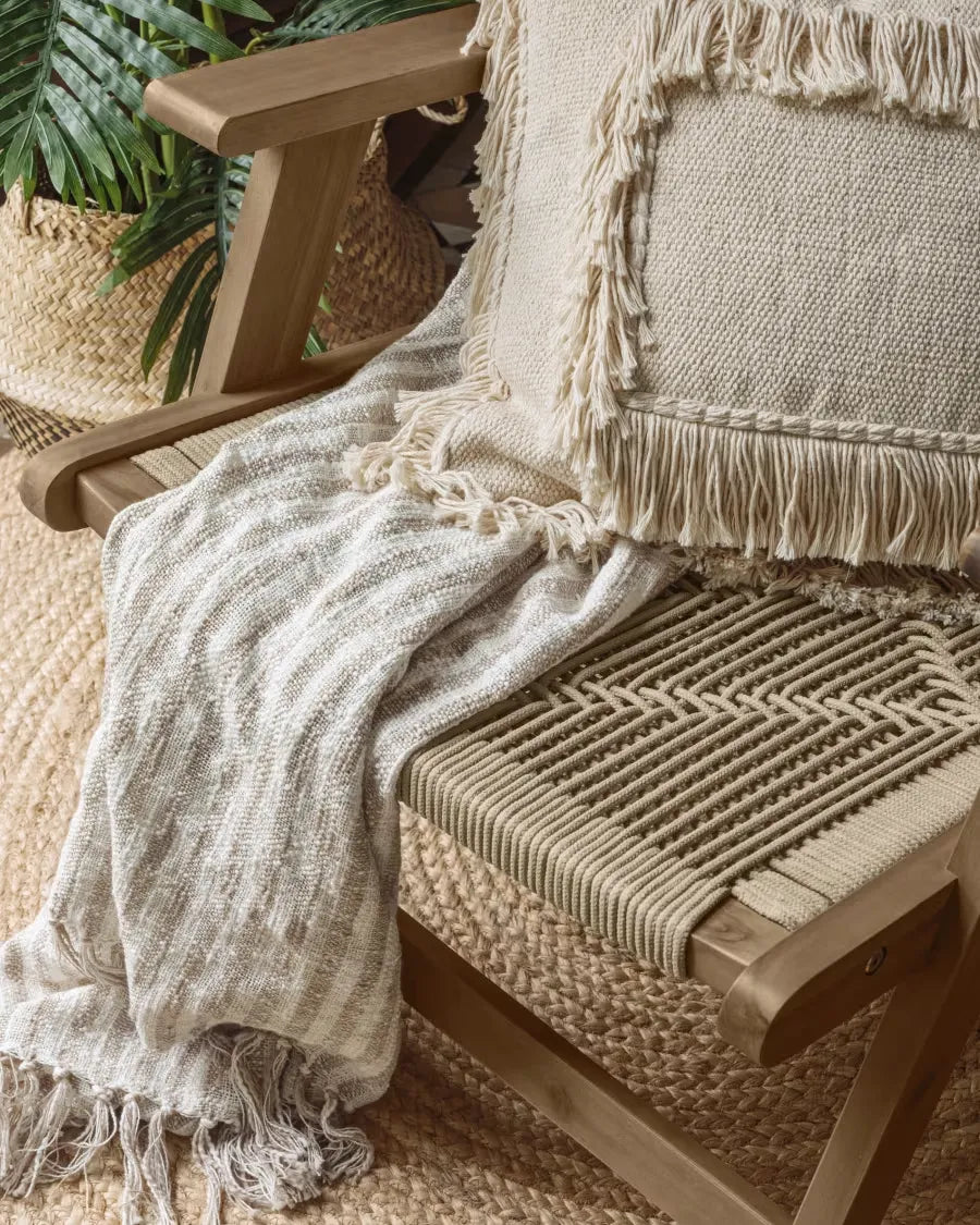 Dunkler Akazien Japandi Sessel