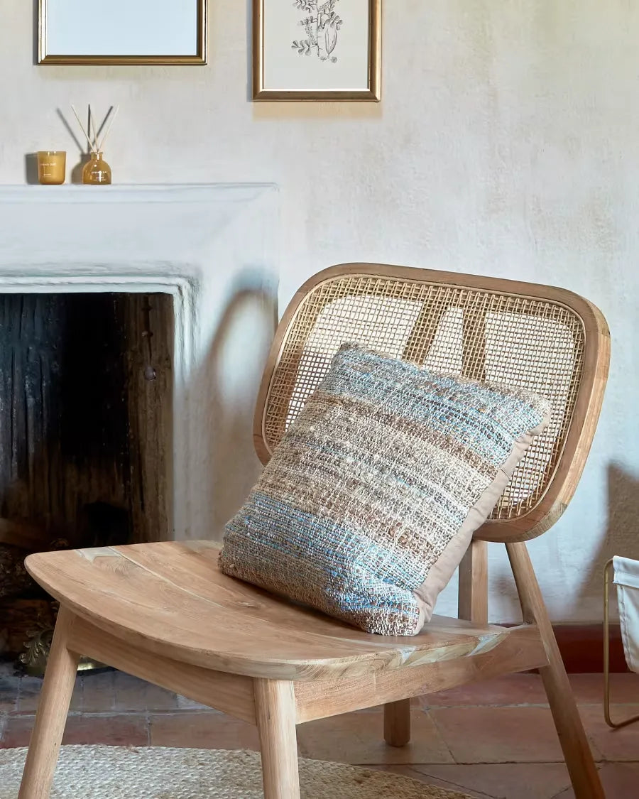 Sessel aus Teakholz und Rattan im Japandi-Stil